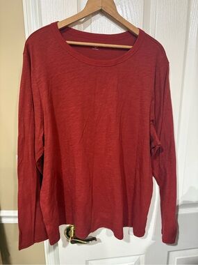 Old Navy Long-Sleeve Crewneck Top in Deep Red
